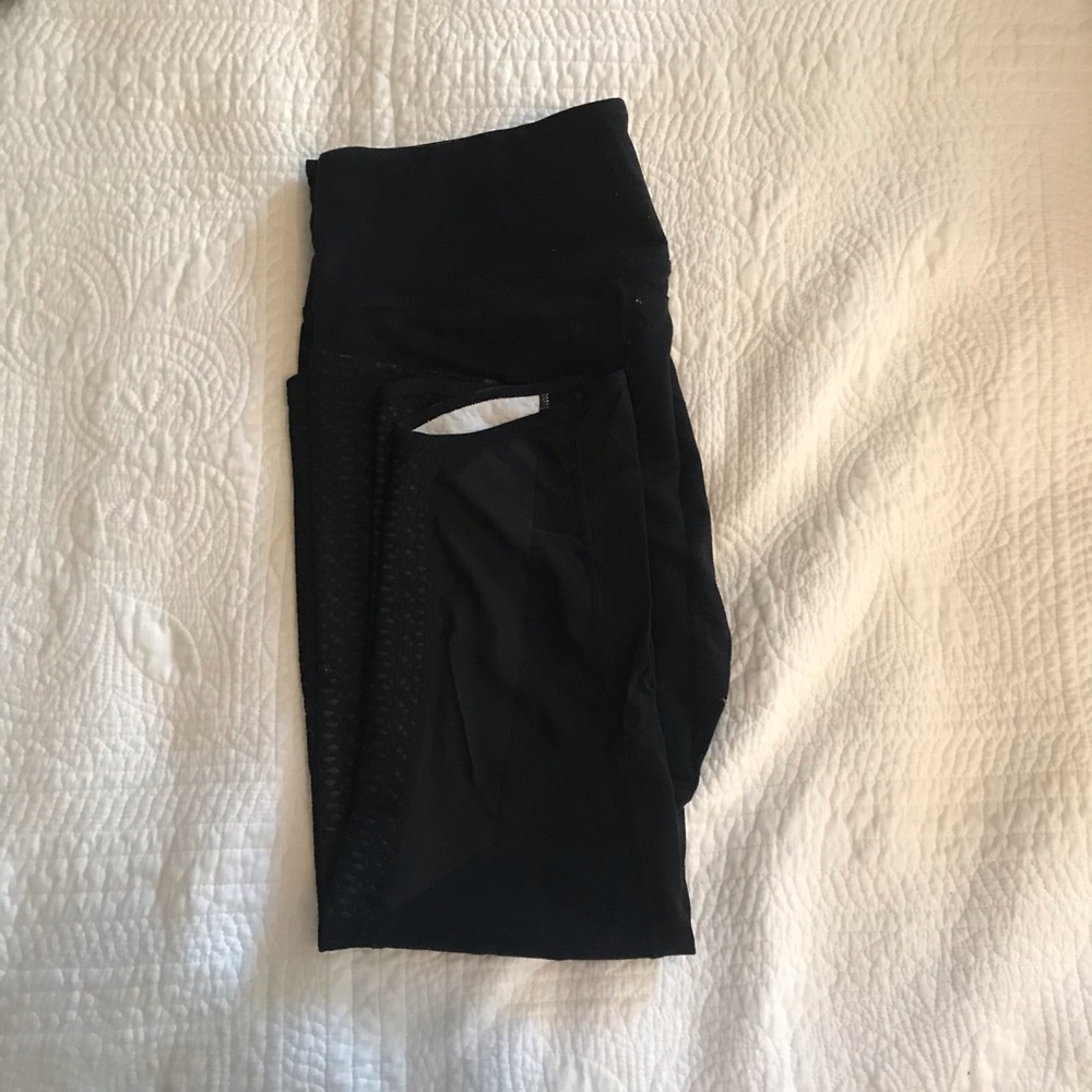 Athleta High Rise Mosaic Chaturanga to Town Crop